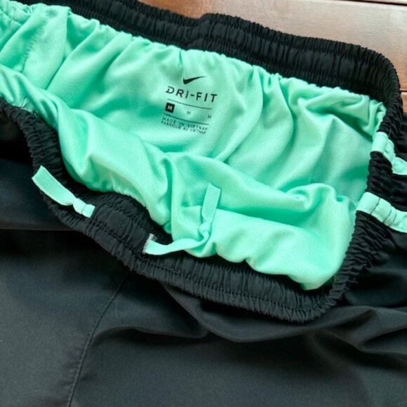 NIKE Women’s Dry Fit Running Shorts Size Medium Black/Green - Picture 2 of 6